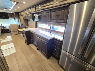 2019 Tiffin Motorhomes Allegro RED photo 9