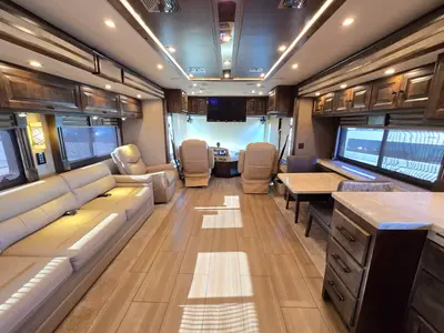 2019 Tiffin Motorhomes Allegro RED photo 3