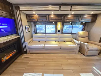 2019 Tiffin Motorhomes Allegro RED photo 15