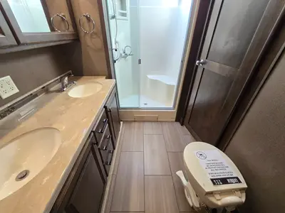 2019 Tiffin Motorhomes Allegro RED photo 24
