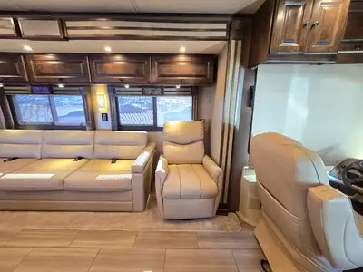 2019 Tiffin Motorhomes Allegro RED photo 14