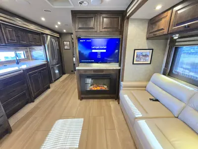 2019 Tiffin Motorhomes Allegro RED photo 16