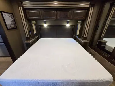 2019 Tiffin Motorhomes Allegro RED photo 19