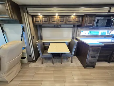 2019 Tiffin Motorhomes Allegro RED photo 6