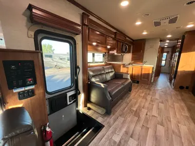 2018 Jayco Seneca photo 6