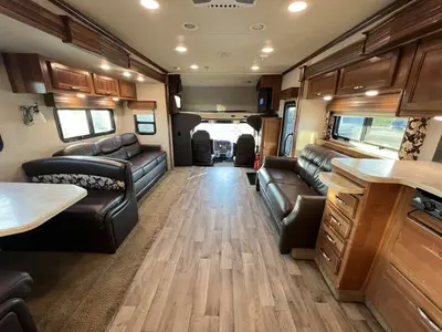 2018 Jayco Seneca photo 3
