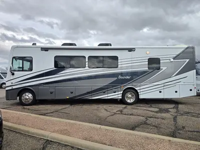 2024 Fleetwood Bounder photo 27