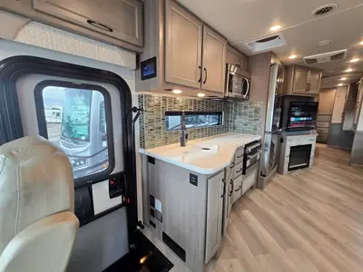 2024 Fleetwood Bounder photo 6