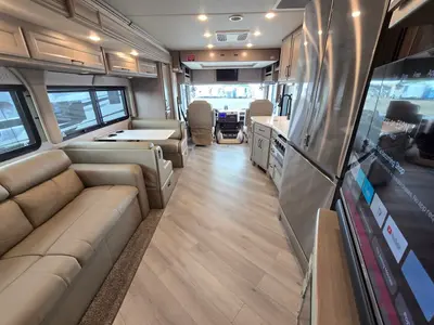 2024 Fleetwood Bounder photo 3