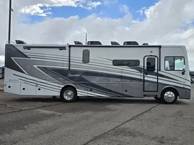 2024 Fleetwood Bounder photo 25