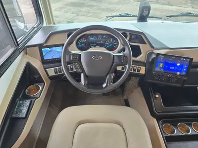 2024 Fleetwood Bounder photo 2