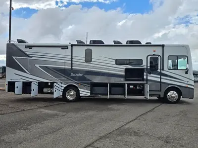 2024 Fleetwood Bounder photo 26