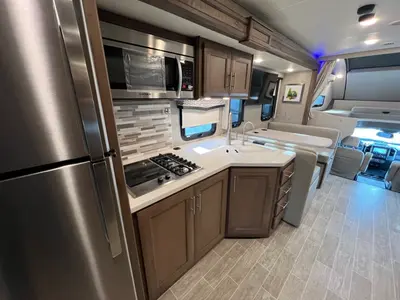 2022 Thor Motor Coach Omni photo 10