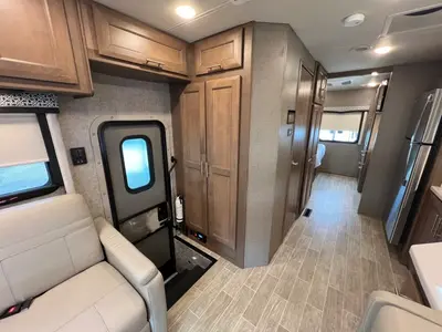 2022 Thor Motor Coach Omni photo 16