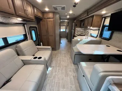 2022 Thor Motor Coach Omni photo 5