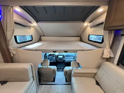 2022 Thor Motor Coach Omni photo 4