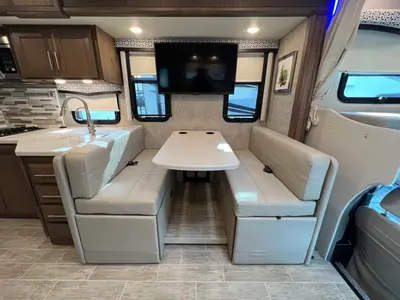 2022 Thor Motor Coach Omni photo 7