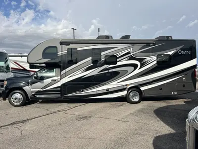 2022 Thor Motor Coach Omni photo 29