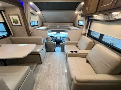2022 Thor Motor Coach Omni photo 3