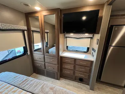 2022 Thor Motor Coach Omni photo 19