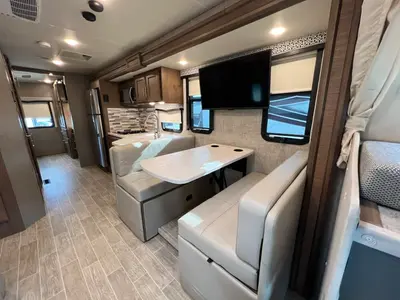2022 Thor Motor Coach Omni photo 6