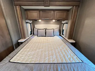 2022 Thor Motor Coach Omni photo 18