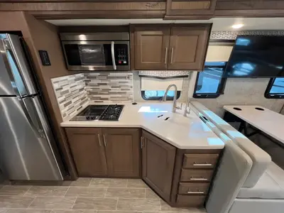 2022 Thor Motor Coach Omni photo 8