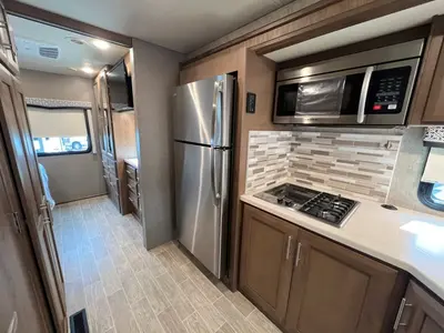 2022 Thor Motor Coach Omni photo 9