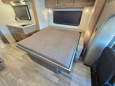 2023 Tiffin Motorhomes Midas photo 14