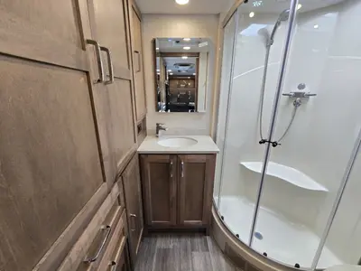 2023 Tiffin Motorhomes Midas photo 16