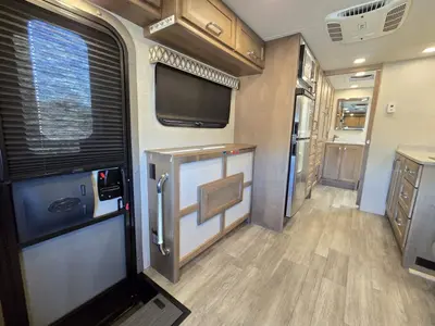 2023 Tiffin Motorhomes Midas photo 10
