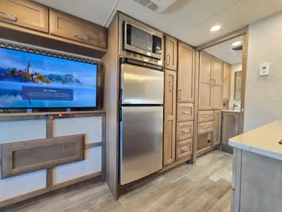 2023 Tiffin Motorhomes Midas photo 12