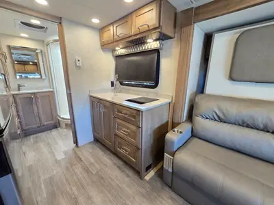 2023 Tiffin Motorhomes Midas photo 6