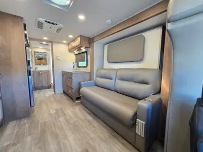 2023 Tiffin Motorhomes Midas photo 5