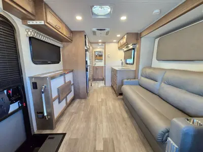 2023 Tiffin Motorhomes Midas photo 4