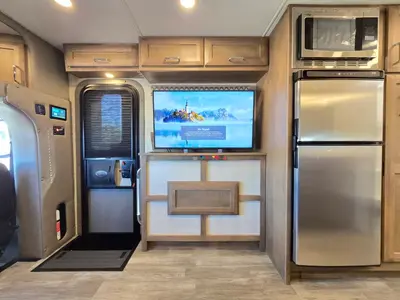 2023 Tiffin Motorhomes Midas photo 11
