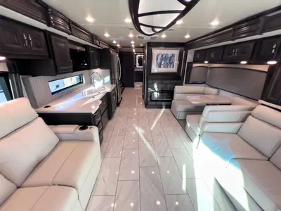 2026 Fleetwood Discovery photo 6