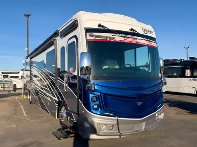 2026 Fleetwood Discovery exterior