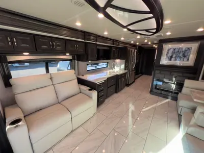 2026 Fleetwood Discovery photo 11