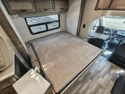 2026 Tiffin Motorhomes Midas photo 8