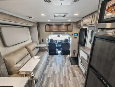 2026 Tiffin Motorhomes Midas photo 4