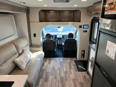 2026 Tiffin Motorhomes Midas photo 3