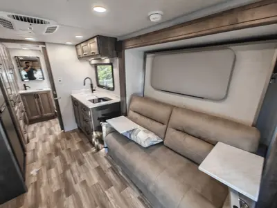 2026 Tiffin Motorhomes Midas photo 6