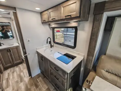 2026 Tiffin Motorhomes Midas photo 10