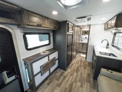 2026 Tiffin Motorhomes Midas photo 9