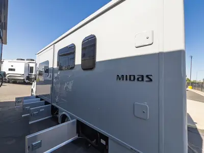 2026 Tiffin Motorhomes Midas photo 24