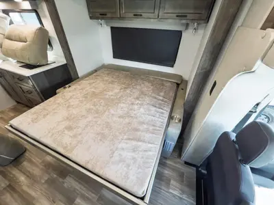 2026 Tiffin Motorhomes Midas photo 8