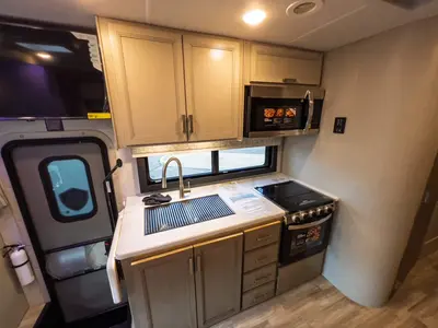 2026 Thor Motor Coach Omni Trail photo 10