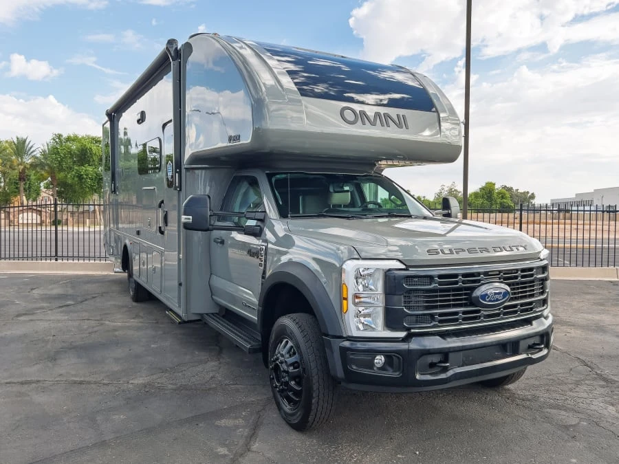 2026 Thor Motor Coach Omni Trail exterior