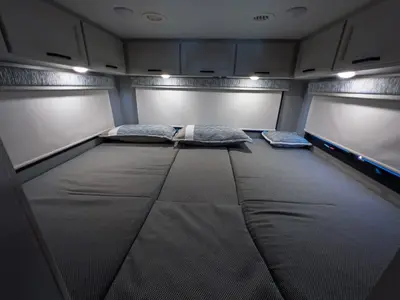 2027 Thor Motor Coach Omni photo 16